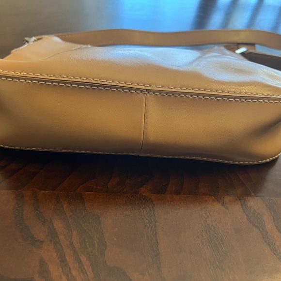 Liz Claiborne Women’s Tan Small Shoulder Purse - Some Signs of Wear - Picture 10 of 11